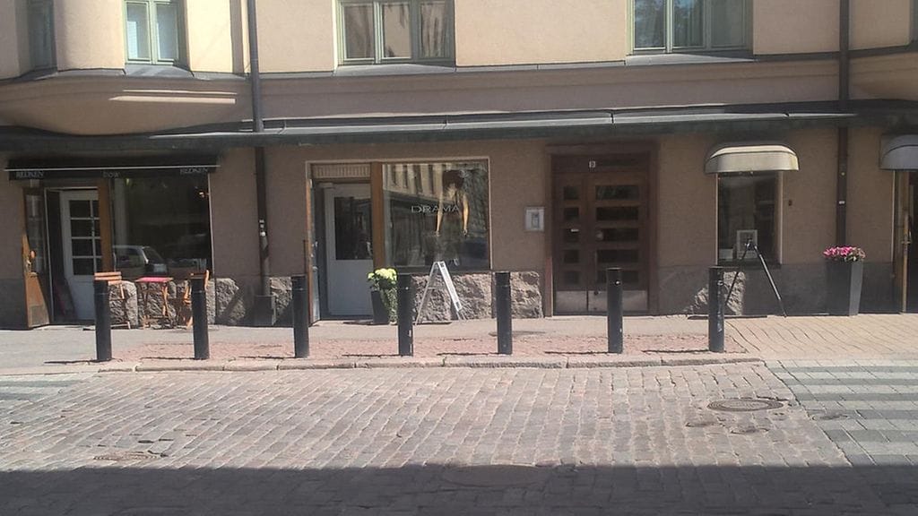 Pahoinpitely tapahtui Helsingissä sunnuntaina 5. kesäkuuta Yrjönkadun ja Eerikinkadun risteyksessä.