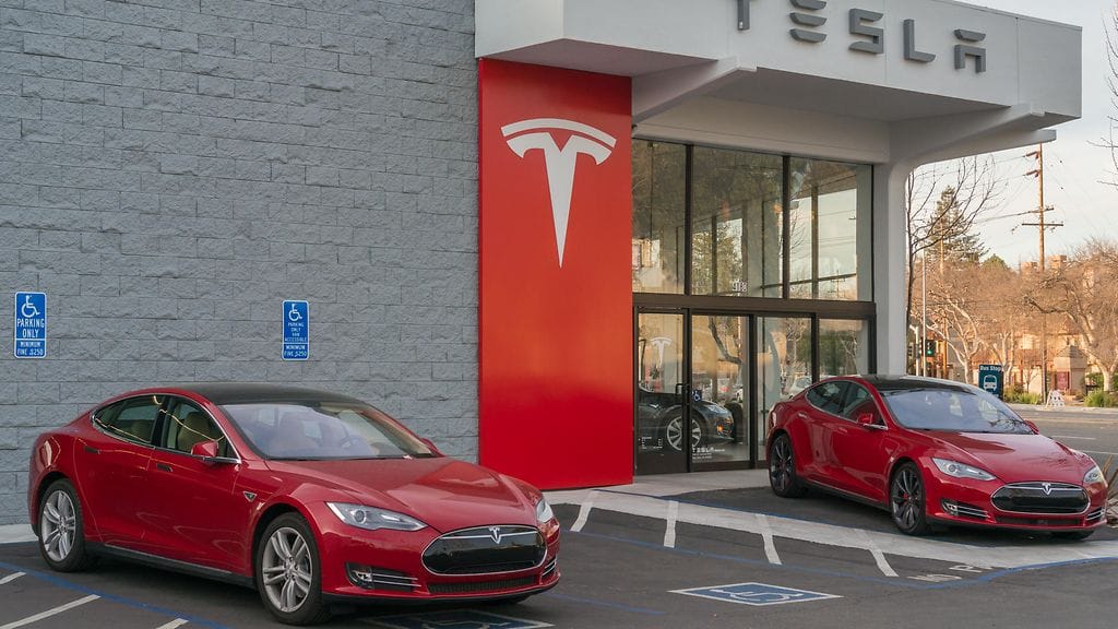 Teslan blogissa vakuutetaan yhtiön suhtautuvan turvallisuusasioihin vakavasti.