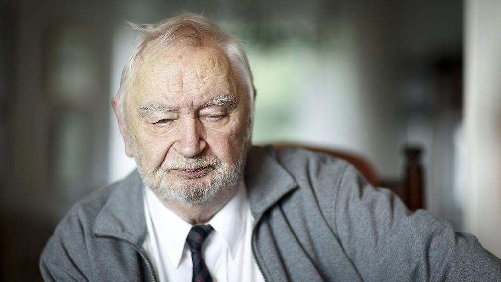 Entinen kansanedustaja Sulo 'Suti' Aittoniemi kotonaan Tampereella 13. kesäkuuta 2016.