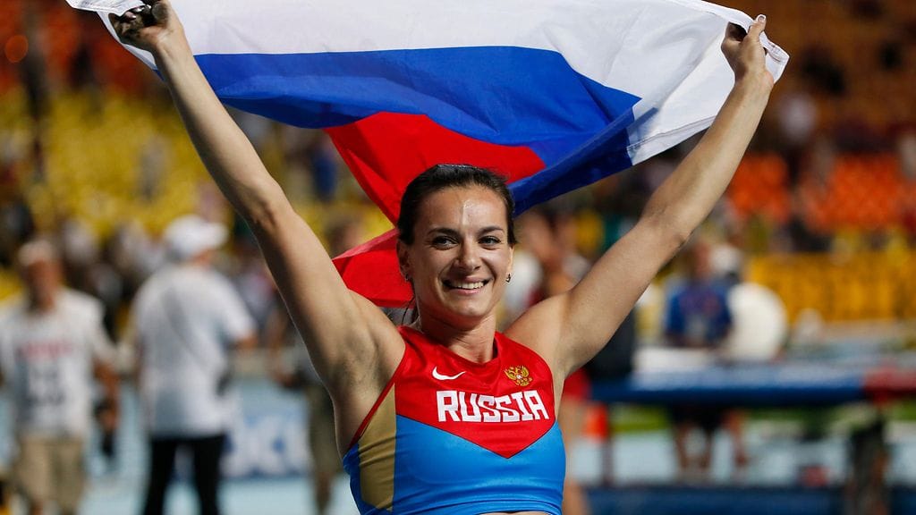 Seiväshypyn kaksinkertainen olympiavoittaja Jelena Isinbajeva on arvostellut kilpailukieltoa ankarasti.