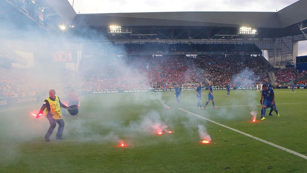 Kroatia - Tshekki sai rumia piirteitä.