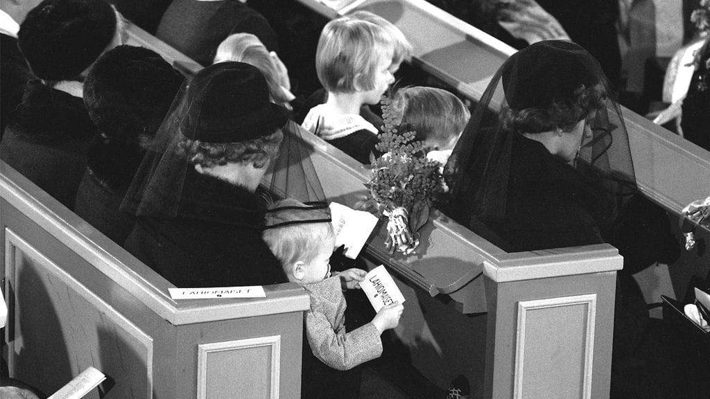 Neljän poliisin hautajaiset pidettiin Pihtiputaalla 21. maaliskuuta 1969. Kotiinsa saarrettu mies ampui häntä pidättämään tulleet poliisit 7. maaliskuuta 1969.
