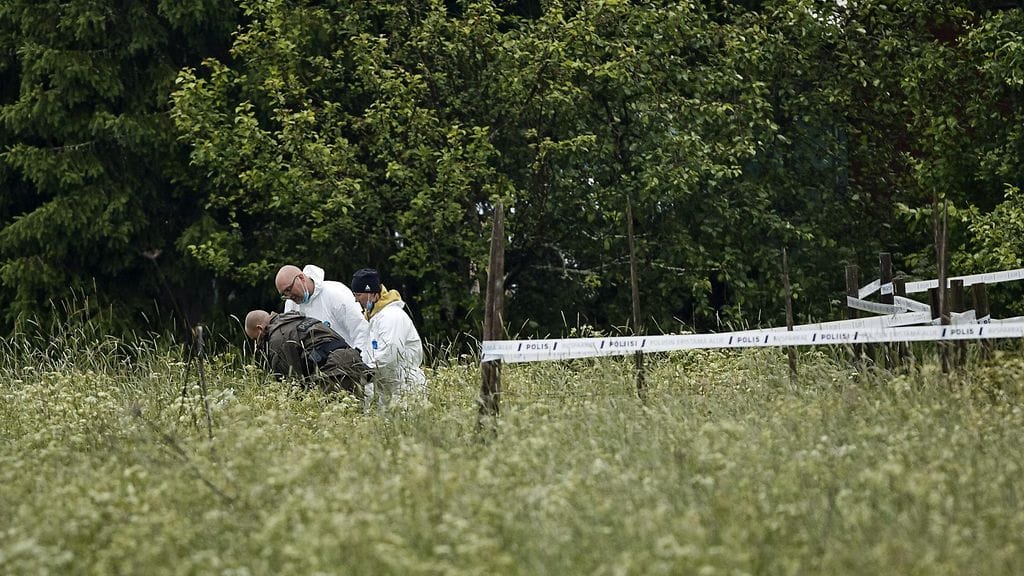 Poliisi kuoli ja toinen haavoittui vakavasti Vihdissä toissa yönä. Tapahtumapaikkoja tutkittiin varhain eilisaamuna.