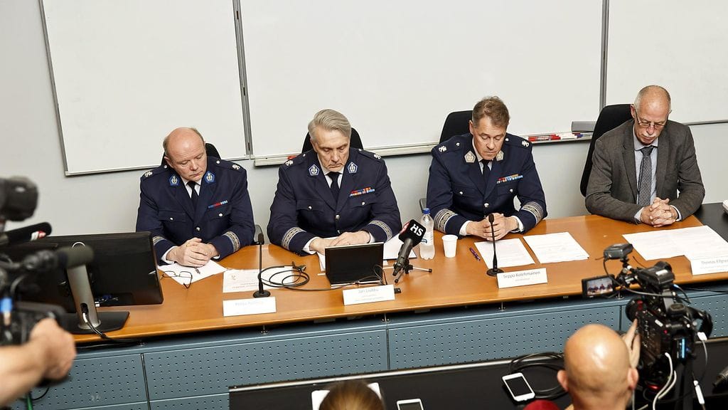 Ylikomisario Pekka Penttilä, poliisipäälikkö Jari Liukku, poliisiylijohtaja Seppo Kolehmainen ja rikosylikomisario Thomas Elfgren keskusrikospoliisin Vihdin ampumistapaukseen liittyvässä tiedotustilaisuudessa Vantaalla 18. kesäkuuta 2016.