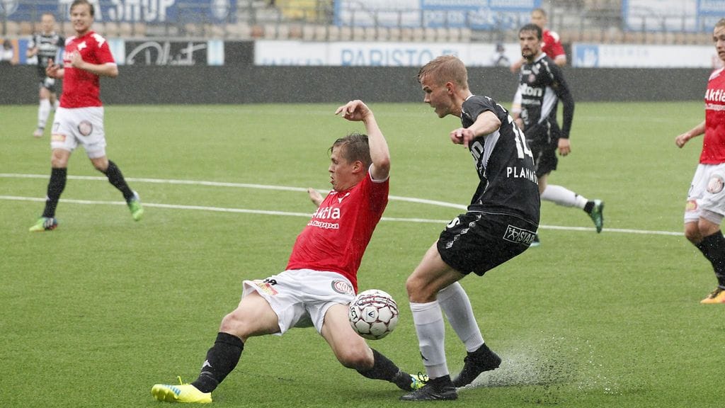 HIFK ja FC Lahti pelasivat tasan vesisateessa.