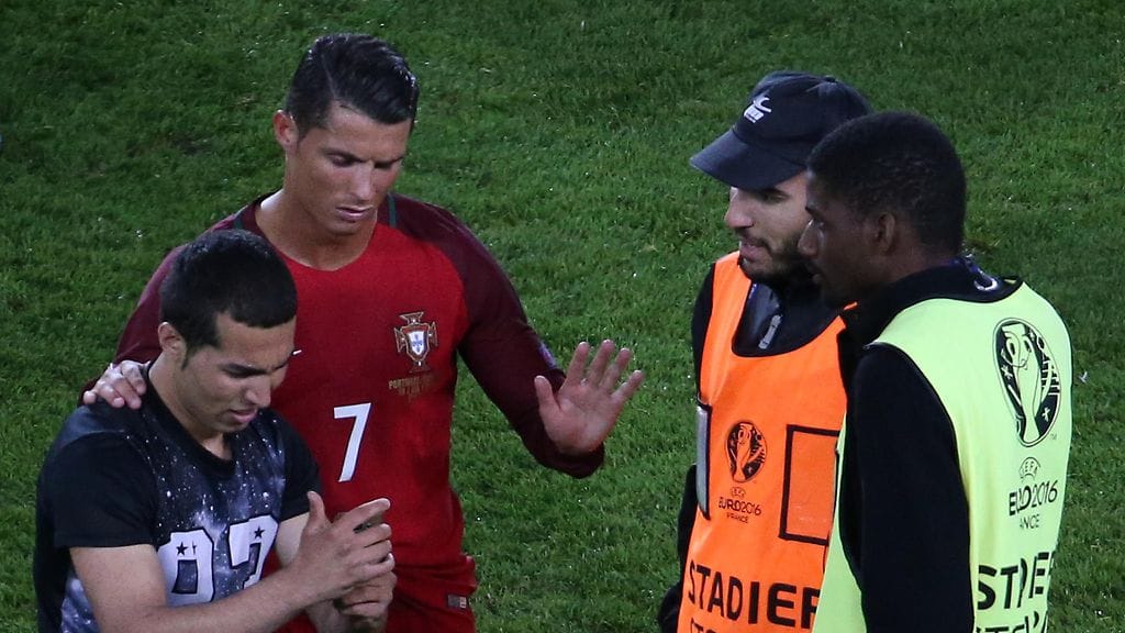 Cristiano Ronaldo antoi fanin ottaa aikansa