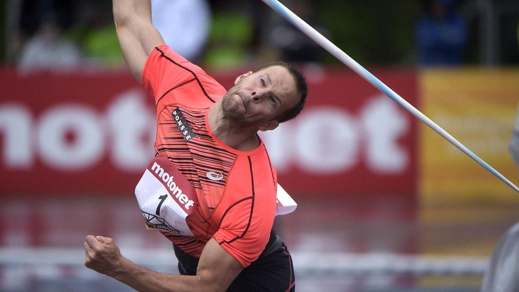 Tero Pitkämäki paiskasi yli 84 metriä Lapinlahdella.