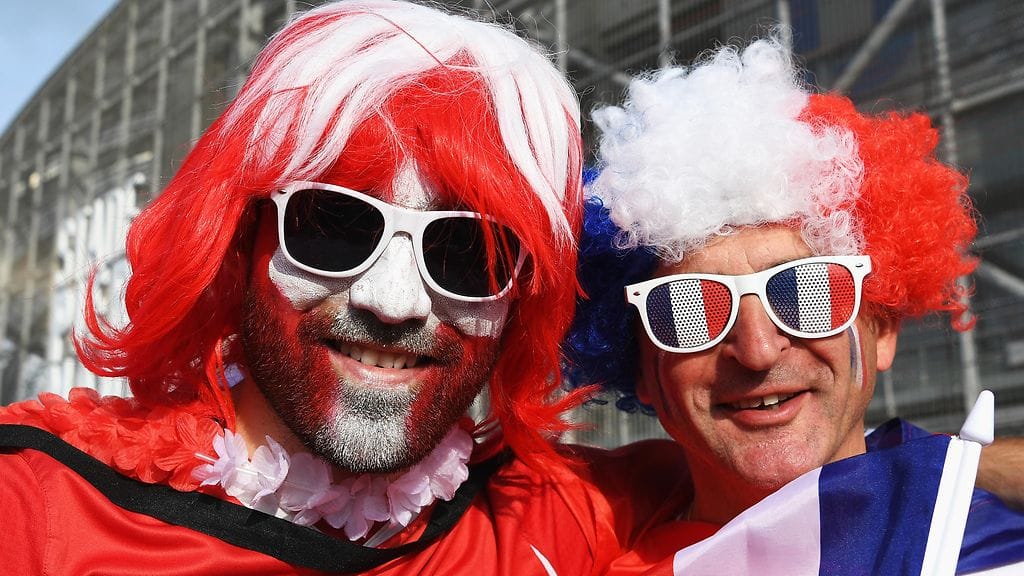 Sveitsin ja Ranskan fanit