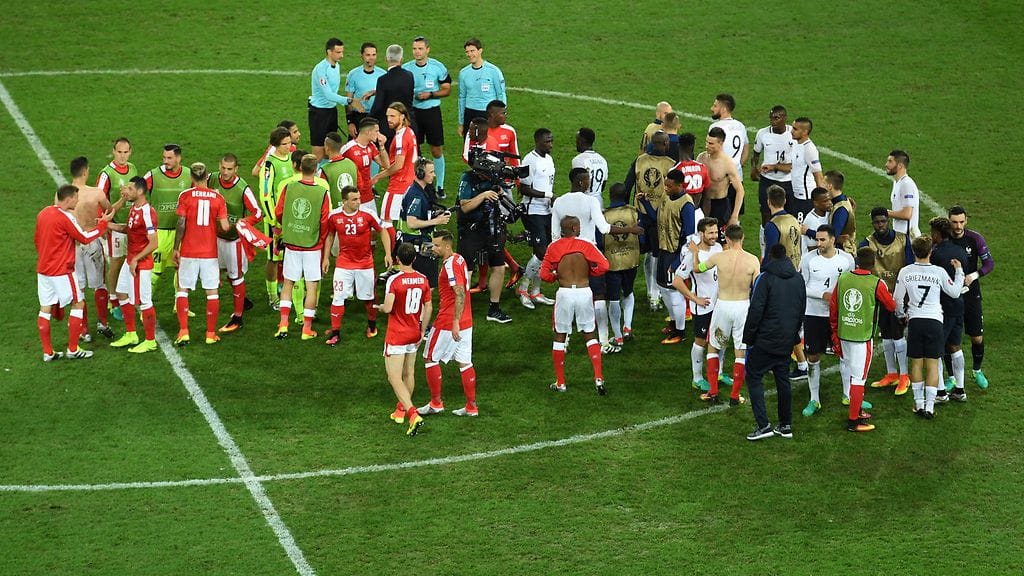 Sveitsi ja Ranska tasasivat pisteet ja etenivät jatkoon.