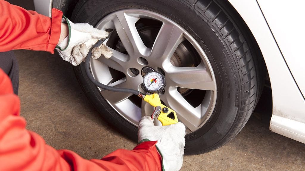 Rengaspaineen nosto laskee hieman ajomukavuutta, mutta tuo useita hyötyjä.