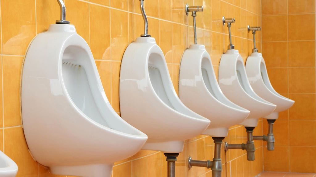 Ei enää roiskeita! Uusi innovaatio on ratkaissut miesten vessojen ikuisuusongelman.