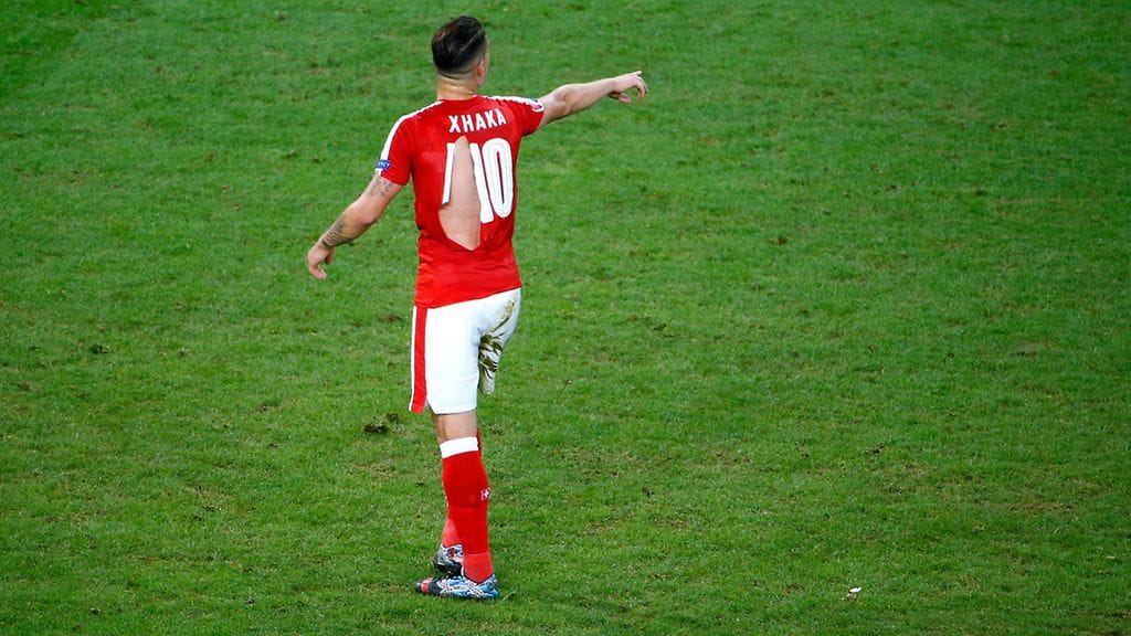 Muun muassa Granit Xhakalla oli ongelmia peliasunsa kanssa.