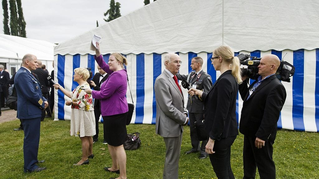Jukka Tarkka (keskellä) osallistui Kultaranta-keskusteluihin Naantalissa 20. kesäkuuta 2016.