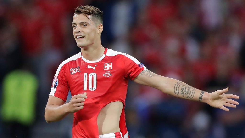 Granit Xhakan pelipaita petti sunnuntaina.