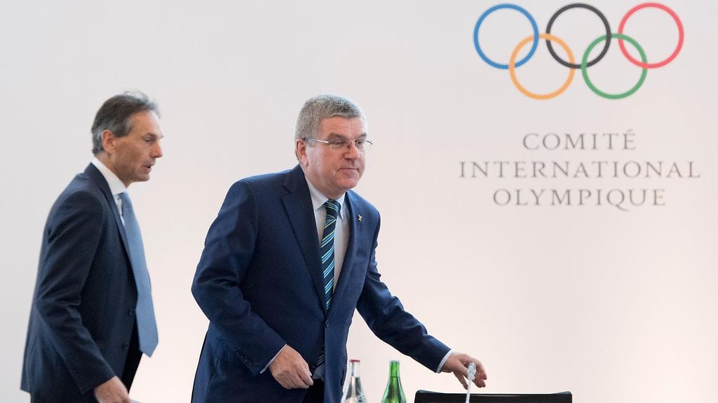 KOK:n puheenjohtaja Thomas Bach saapuu Lausannen kokoukseen.