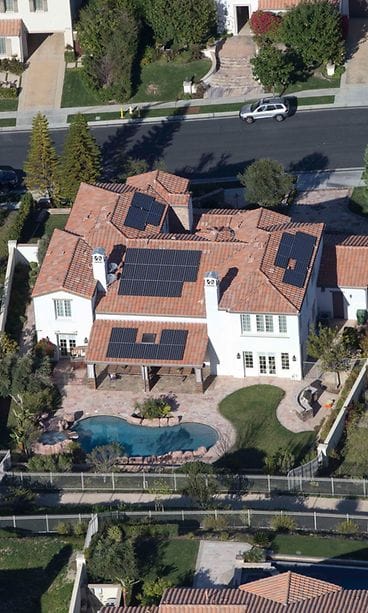 Kylie Jenner myy luksustaloaan (1)