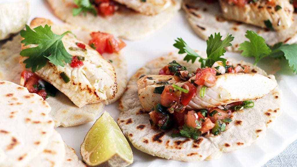 Jauhelihan tai broilerin sijaan myös kala sopii oivallisesti tortillojen täytteeksi.