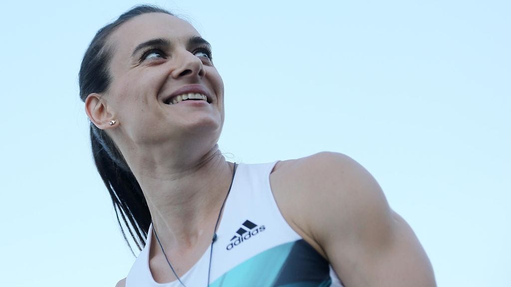 Jelena Isinbajevalla oli syytä hymyyn maan mestaruuskisoissa tiistaina.