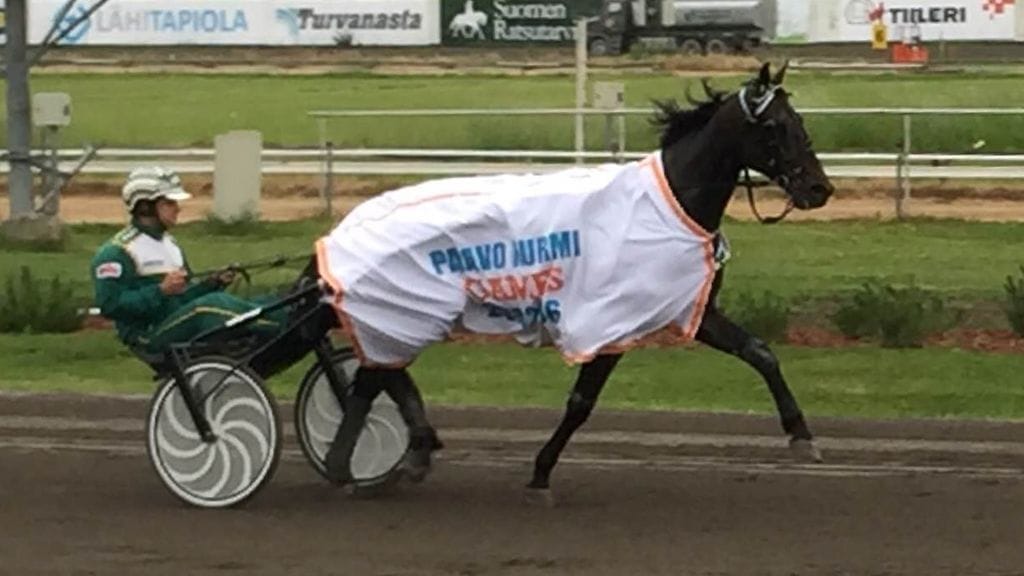 T.Rex sai Turun Toto5-raveissa loimikaappiinsa lisätäytettä. Kunniakierroksella myös valmentaja Tapio Mäki-Tulokas.