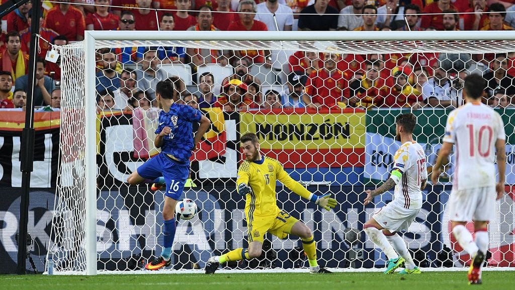 Nikola Kalinic ohjasi Kroatialle upean maalin.