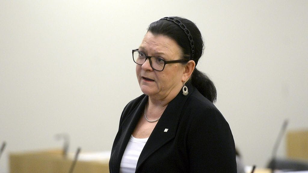 Maria Tolppanen eduskunnan täysistunnossa Helsingissä 15. maaliskuuta 2016 - tuolloin vielä perussuomalaisena kansanedustajana.