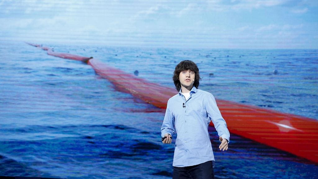 Muoviroskan keräämiseen tarkoitetun keksinnön ideoija Boyan Slat.