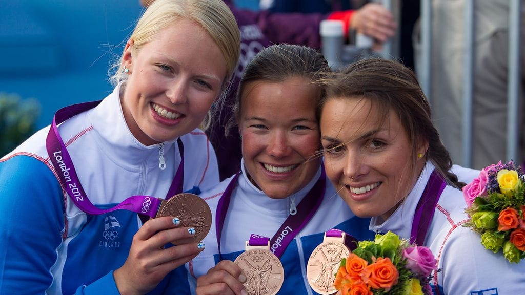 Mikaela Wulff (vas.), Silja Kanerva ja Silja Lehtinen Lontoossa 2012.