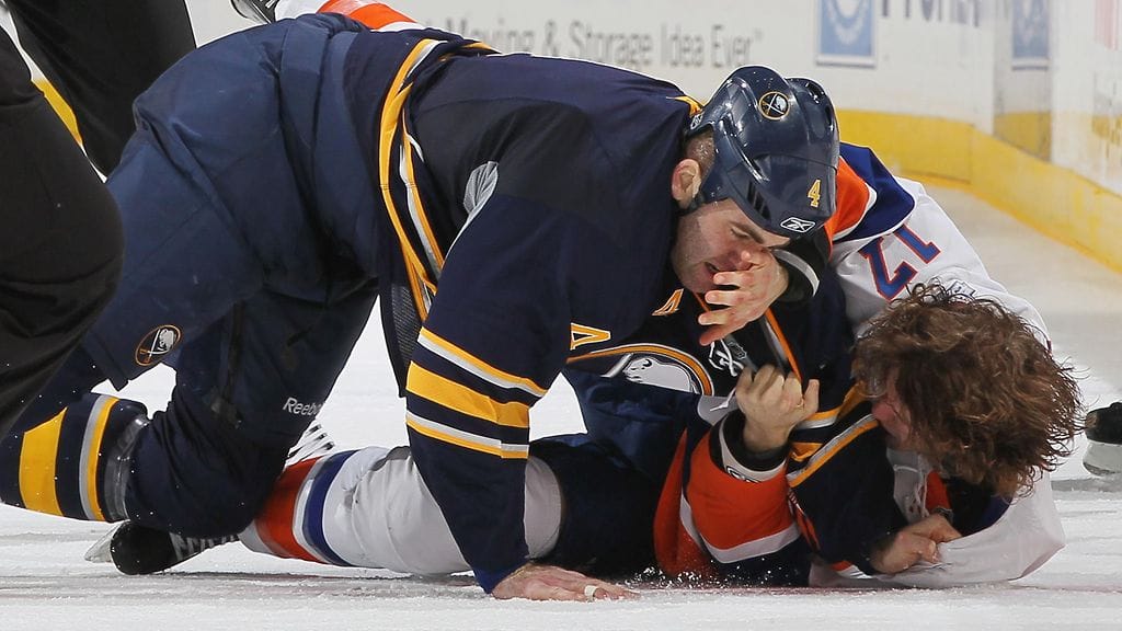 Joe Finley selättää Matt Martinin vuonna 2012.