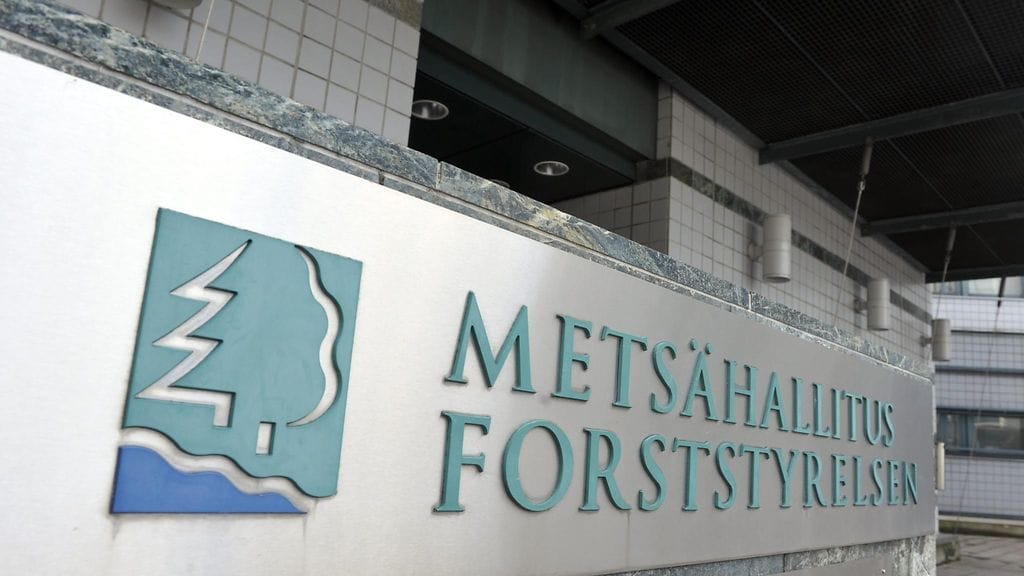 Metsäliitto, Stora Enso ja UPM-Kymmene vaihtoivat liiketoimintaansa liittyviä tietoja ja jakoivat markkinoita lainvastaisesti, mutta käräjäoikeuden mukaan ei ole näyttöä siitä, että kartelli olisi aiheuttanut Metsähallitukselle vahinkoa raakapuun alihintana.