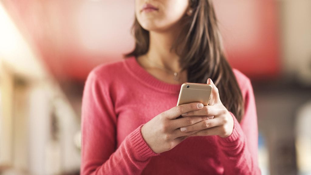 Nainen luuli viestittelevänsä miehen tyttöystävän kanssa, jota mies oli pettänyt.