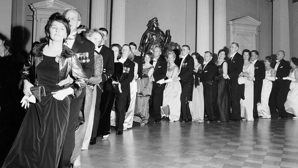 Linnan juhlissa tanssittiin letkajenkkaa itsenäisyyspäivänä 6. joulukuuta 1964. Letkis-kappale on vuodelta 1963.