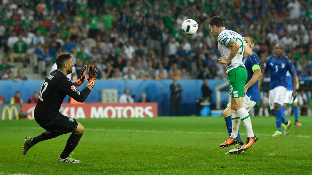 Robbie Brady puski sankaruuteen.