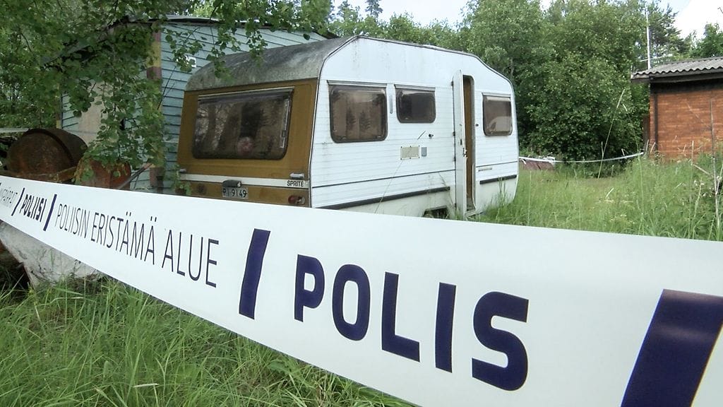Ampumatapauksessa menehtyi yksi poliisi ja toinen haavoittui. Ampujaksi epäilty mies löytyi myöhemmin kuolleena.