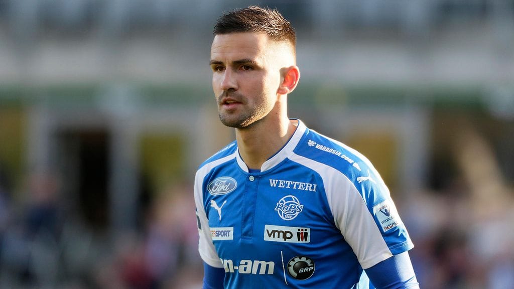 Michal Mravec puski RoPSin toisen maalin.