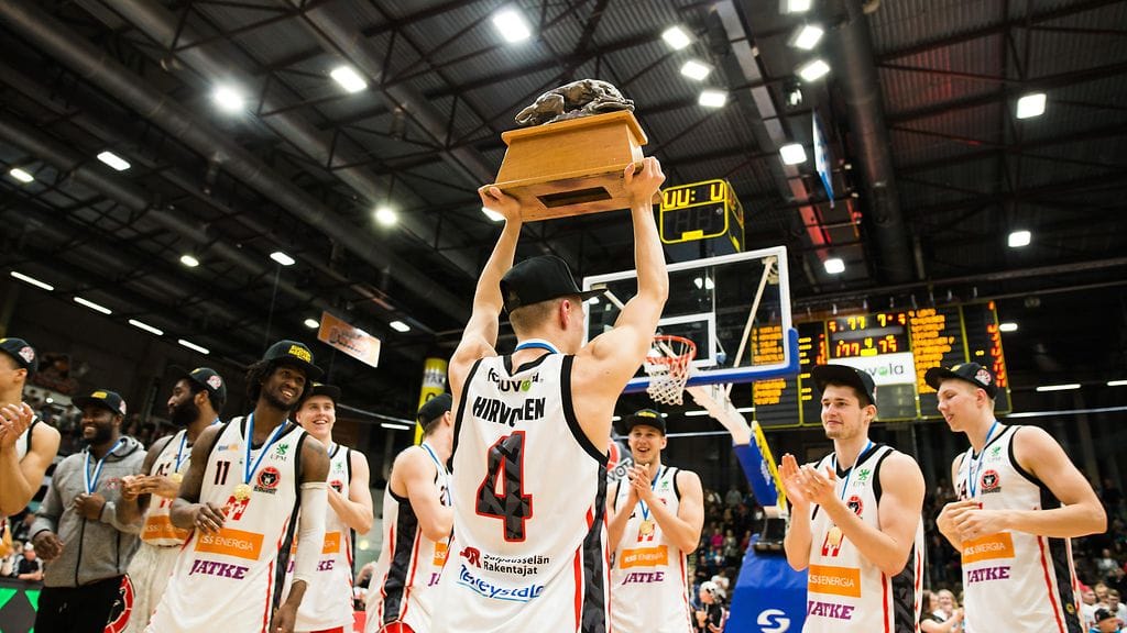 Kouvot juhli Korisliigan voittoa menneellä kaudella.