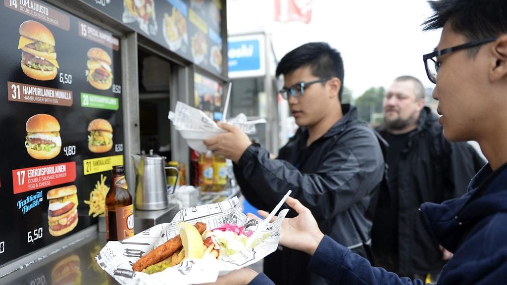 Turisteja Helsingissä juhannuksena 2016.