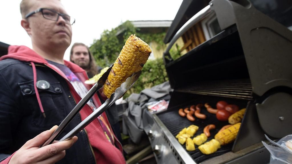 Juhannusjuhla Kumpulan siirtolapuutarhassa Helsingissä juhannusaatto 2016