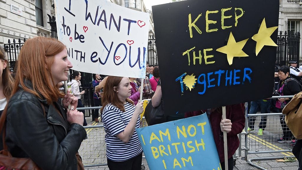 Britannian suurissa kaupungeissa järjestetään huomenna EU-eroon johtanutta kansanäänestystä kritisoivia mielenilmauksia.