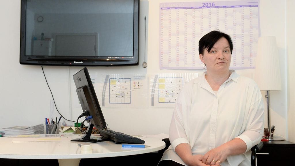 Pääkaupungin Turvakoti ry:n vastaava sosiaalityöntekijä Minna Remes-Sievänen Helsingissä 17. kesäkuuta 2016.