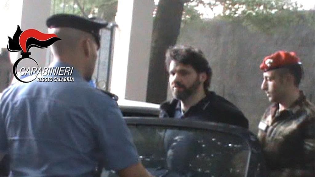 Fazzalaria (kuvassa keskellä) odottaa nyt elinkautinen vankeusrangaistus useista eri rikoksista.