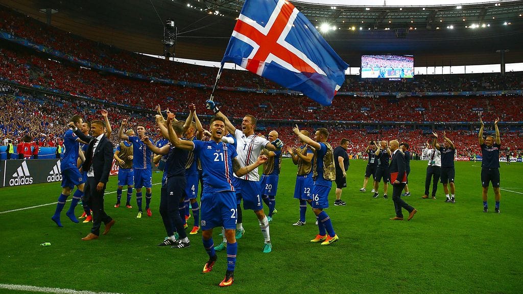 Islantilaiset pääsivät juhlimaan pääsyä 16 parhaan joukkoon lyötyään Itävallan 2-1 lohkovaiheen päätösottelussaan.