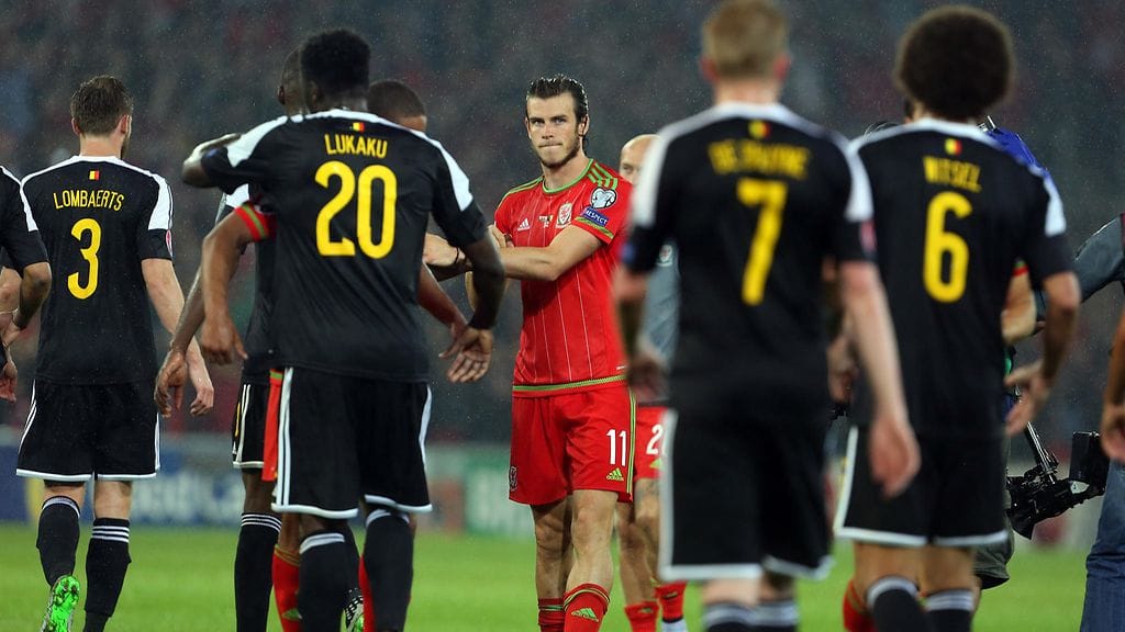 Belgia ja Wales pelasivat samassa EM-karsintalohkossa. Wales voitti vuosi sitten Cardiffissa pelatun ottelun 1-0 Gareth Balen (kesk.) maalilla.