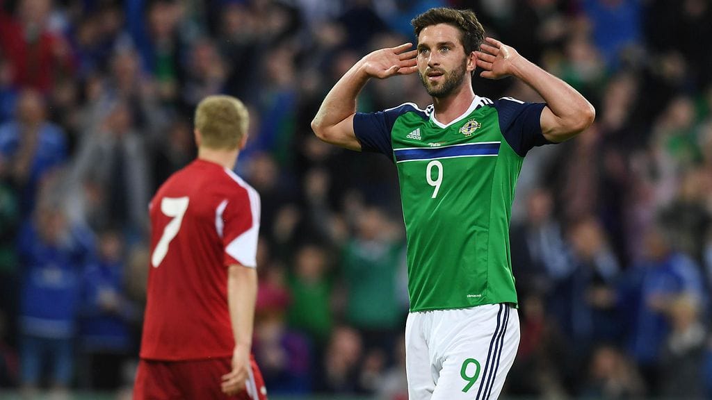 Will Grigg teki ennen EM-kisoja Pohjois-Irlannille maalin harjoitusottelussa Valko-Venäjää vastaan. EM-turnauksessa hän sai kuunnella Will Grigg's on Fire -biisiä ainoastaan vaihtopenkiltä.