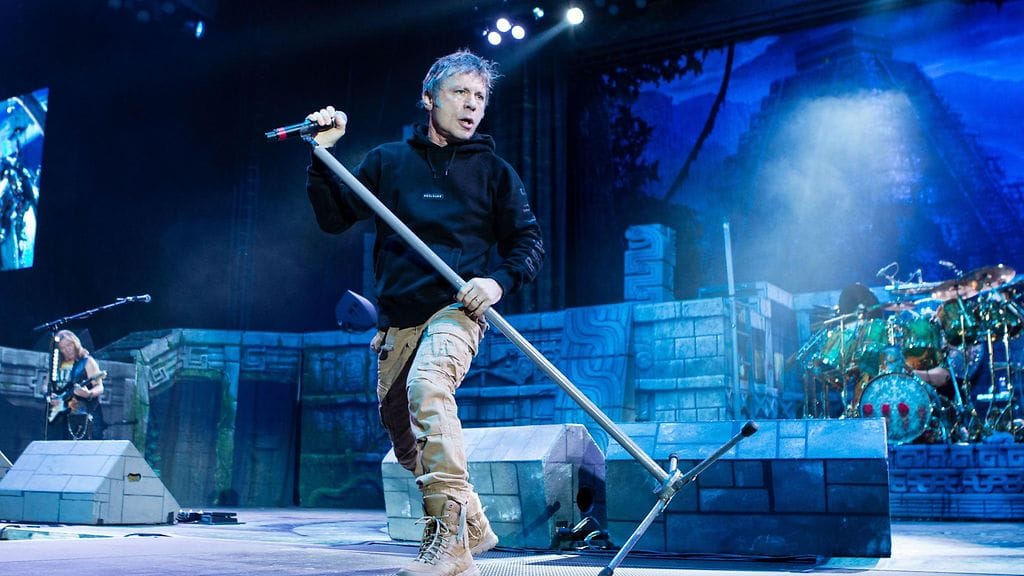 Iron Maidenin laulaja Bruce Dickinson lavalla Oslossa 15. kesäkuuta 2016.