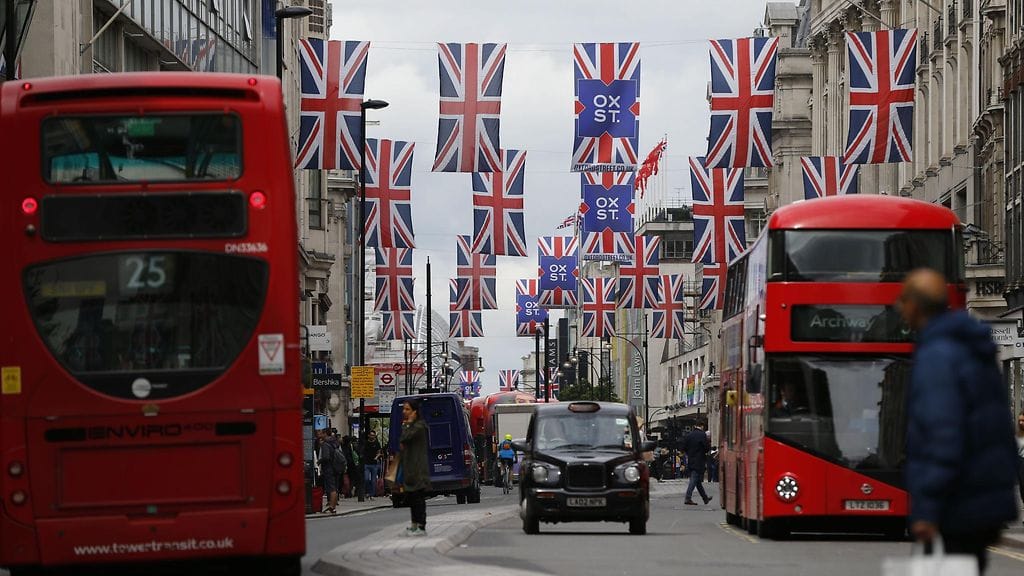 Britannian on noudatettava EU-säädöksiä vapaasta liikkuvuudesta viralliseen eroonsa asti. Kuva Lontoon keskustasta.