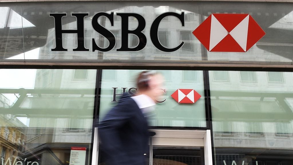 Jalankulkija käveli HSBC-pankin pääkonttorin ohi Lontoossa kesäkuussa 2015.