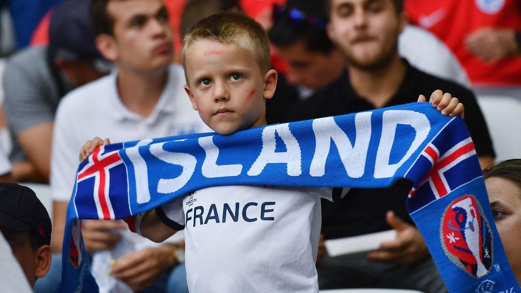 Hänkin kannattaa Islantia.