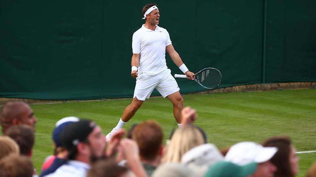 Marcus Willis villitsi Wimbledonissa maanantaina.