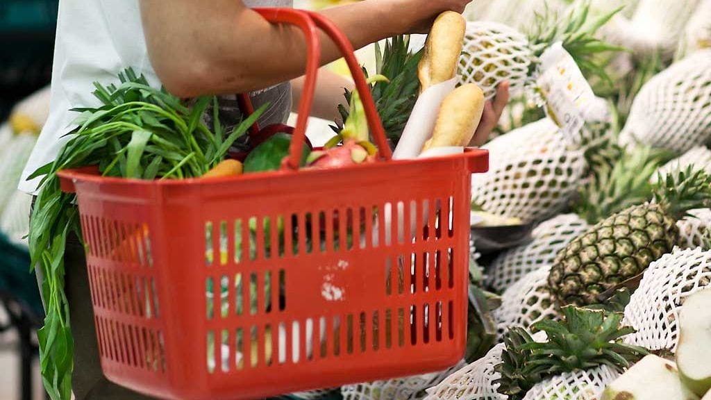 Kuvituskuva: Suomalaiset korvaavat lihan yhä useammin kasviksilla ja kasvispohjaisilla elintarvikkeilla.