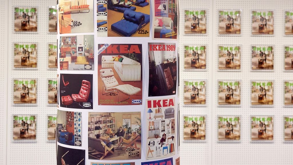 Ikea-museossa on muun muassa esillä katalogeja vuosien varrelta.